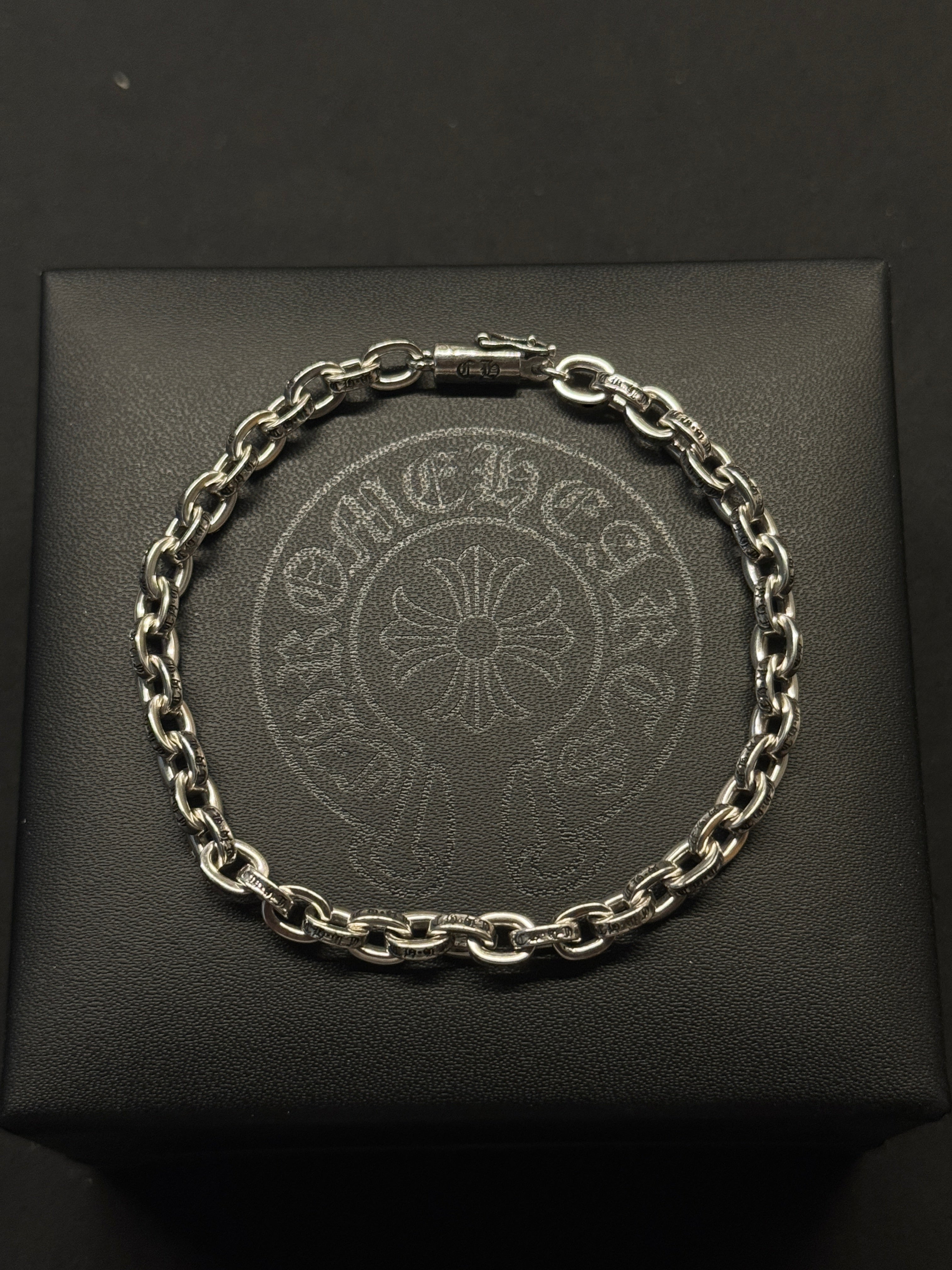 CH Mini Paper Chain Bracelet